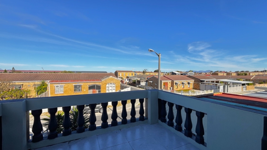 Bedroom Property for Sale in Westridge Western Cape